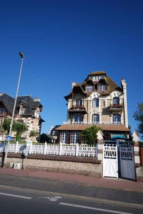 Les Embruns - Plein Ciel - Appartement 3Eme Etage Deauville Eksteriør bilde